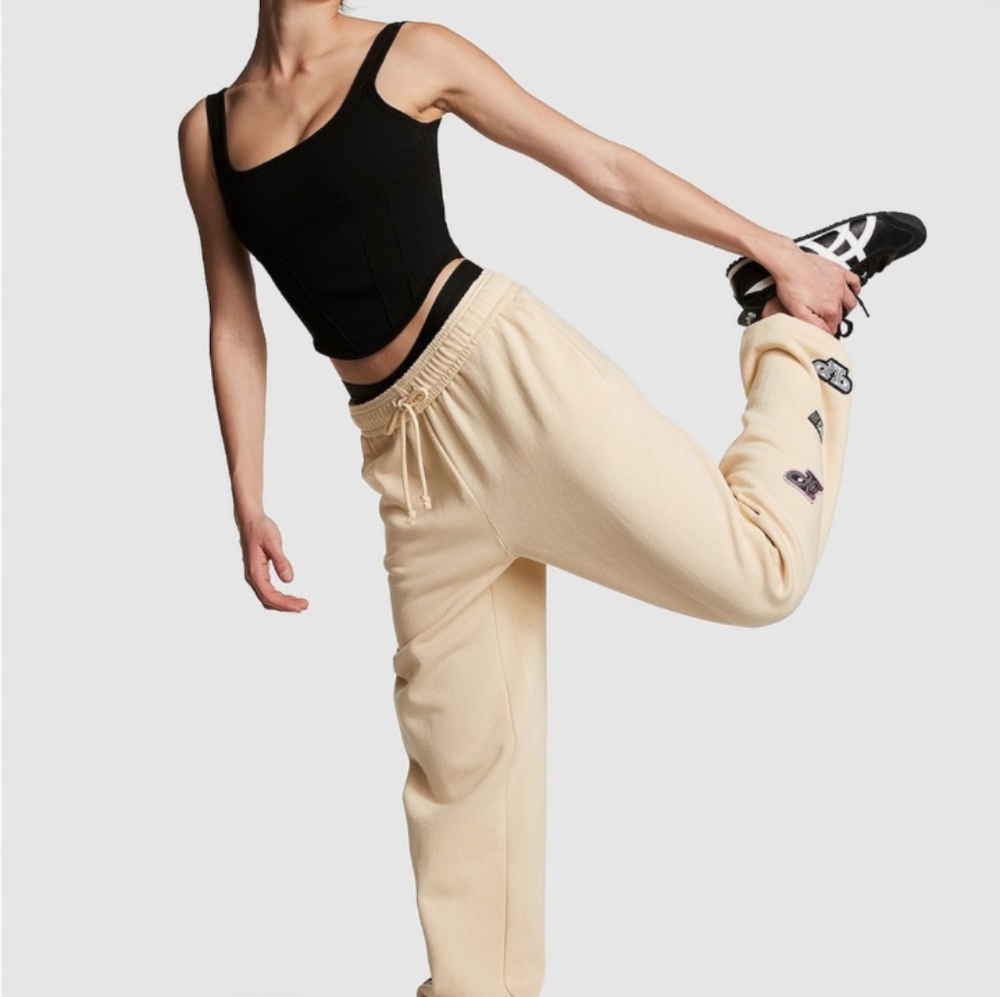 PINK VS Ivy Fleece Relaxed Sweatpants Beige Racing 2024 NWT - Picture 4 of 6